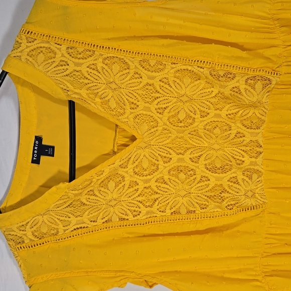Torrid Yellow Rayon and Lace Blouse Size 1X - Picture 2 of 8
